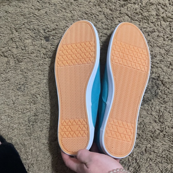 💥Brand New💥 Universal Thread Shoes - Picture 3 of 3